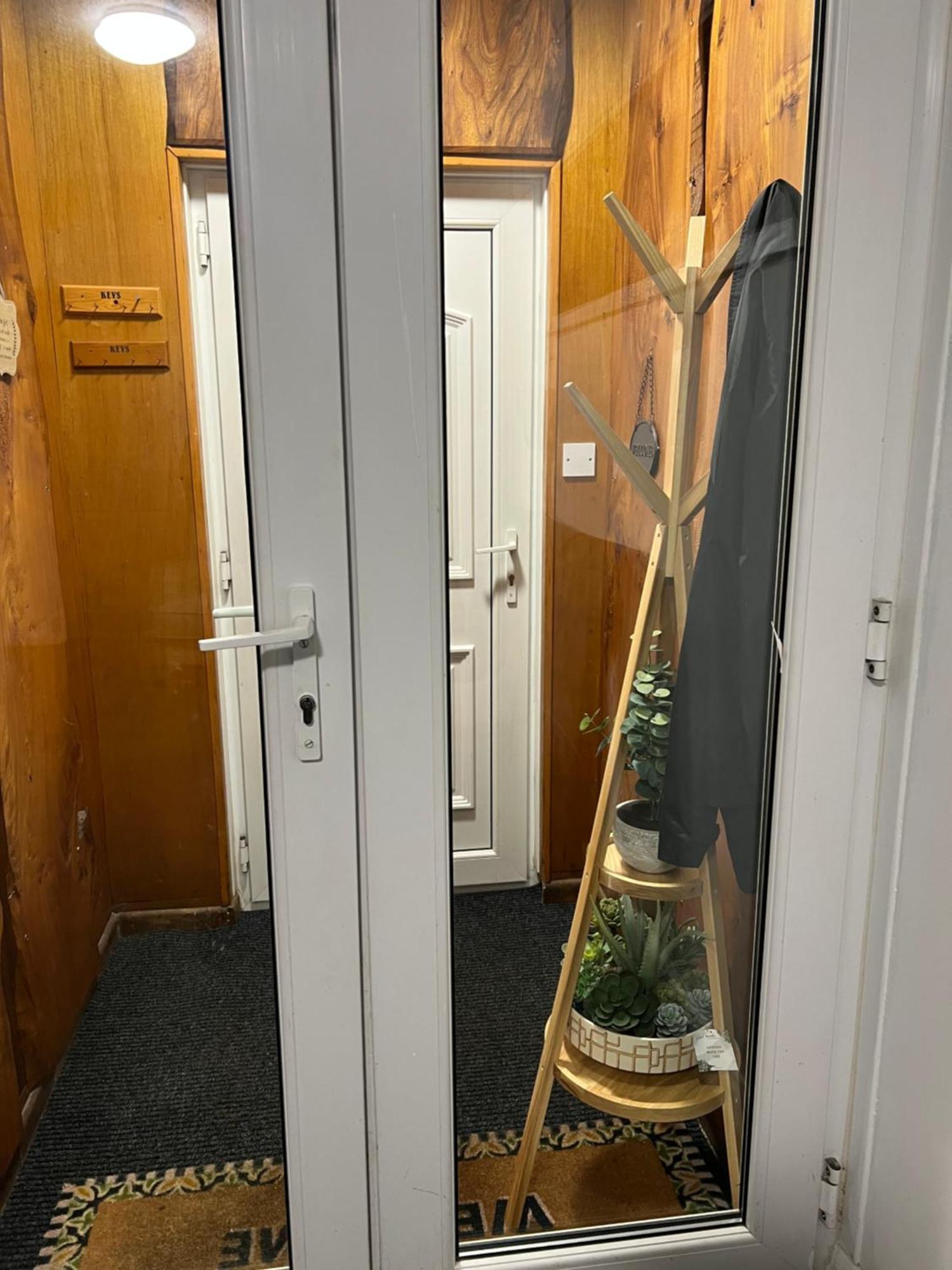 Twin Room At The Bungalow With Shared Shower Room Kettering Zewnętrze zdjęcie